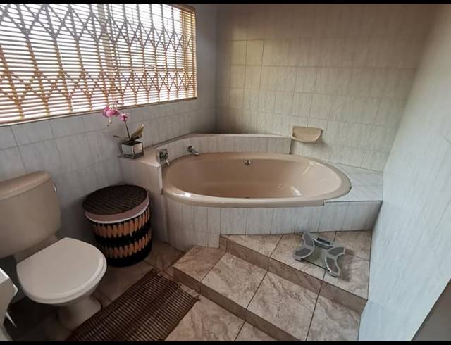 3 BEDROOM HOUSE FOR SALE IN VANDERBIJLPARK SE 3